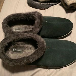 Columbia women’s fairhaven slippers Black faux shearling size 11/12 like new